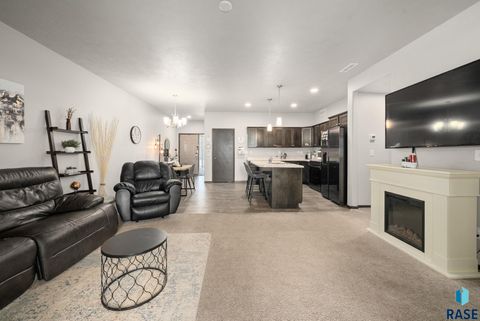 Townhouse in Sioux Falls SD 2554 E Meadowside Pl Place 14.jpg