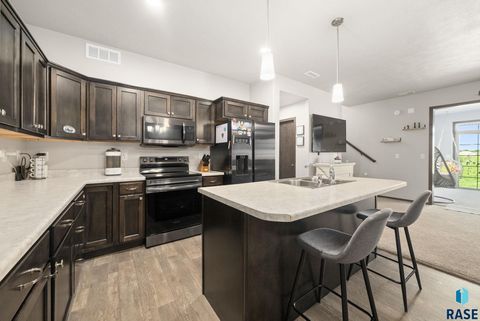 Townhouse in Sioux Falls SD 2554 E Meadowside Pl Place 6.jpg