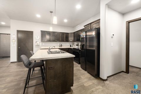 Townhouse in Sioux Falls SD 2554 E Meadowside Pl Place 7.jpg