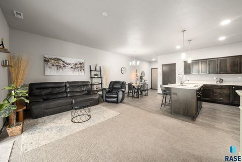 Townhouse in Sioux Falls SD 2554 E Meadowside Pl Place 16.jpg