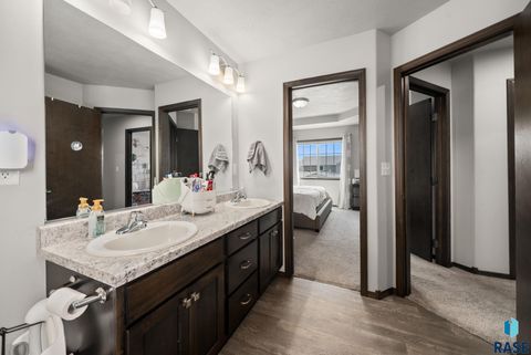 Townhouse in Sioux Falls SD 2554 E Meadowside Pl Place 25.jpg