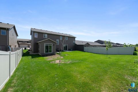 Townhouse in Sioux Falls SD 2554 E Meadowside Pl Place 1.jpg