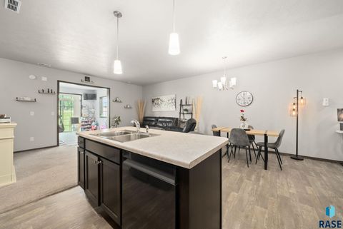 Townhouse in Sioux Falls SD 2554 E Meadowside Pl Place 9.jpg