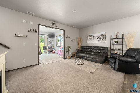 Townhouse in Sioux Falls SD 2554 E Meadowside Pl Place 13.jpg