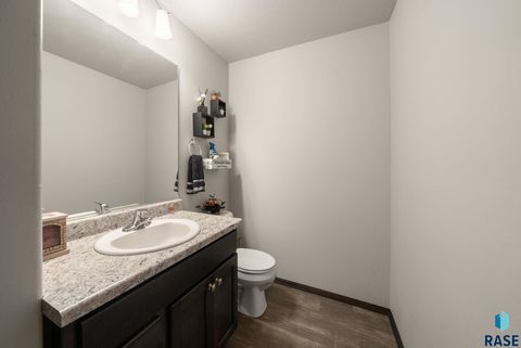 Townhouse in Sioux Falls SD 2554 E Meadowside Pl Place 20.jpg