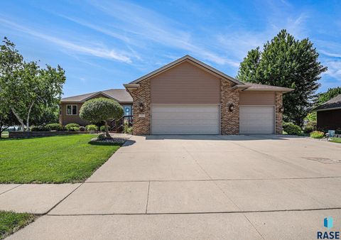Single Family Residence in Luverne MN 721 Britz Dr Drive 3.jpg
