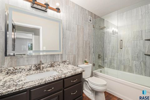 Single Family Residence in Luverne MN 721 Britz Dr Drive 22.jpg
