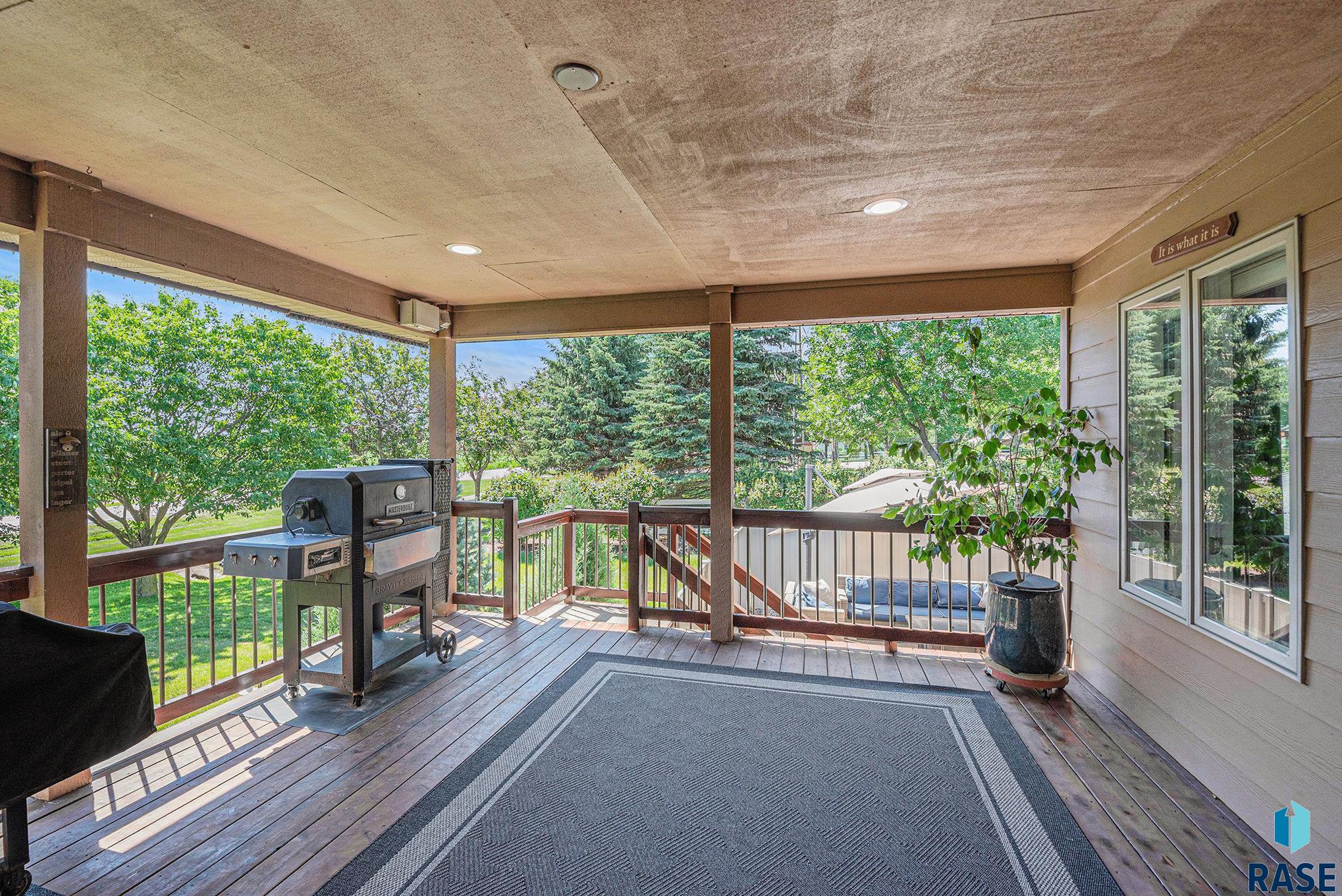 Single Family Residence in Luverne MN 721 Britz Dr Drive 4.jpg