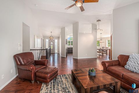 Single Family Residence in Luverne MN 721 Britz Dr Drive 8.jpg