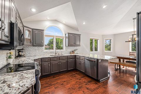 Single Family Residence in Luverne MN 721 Britz Dr Drive 13.jpg