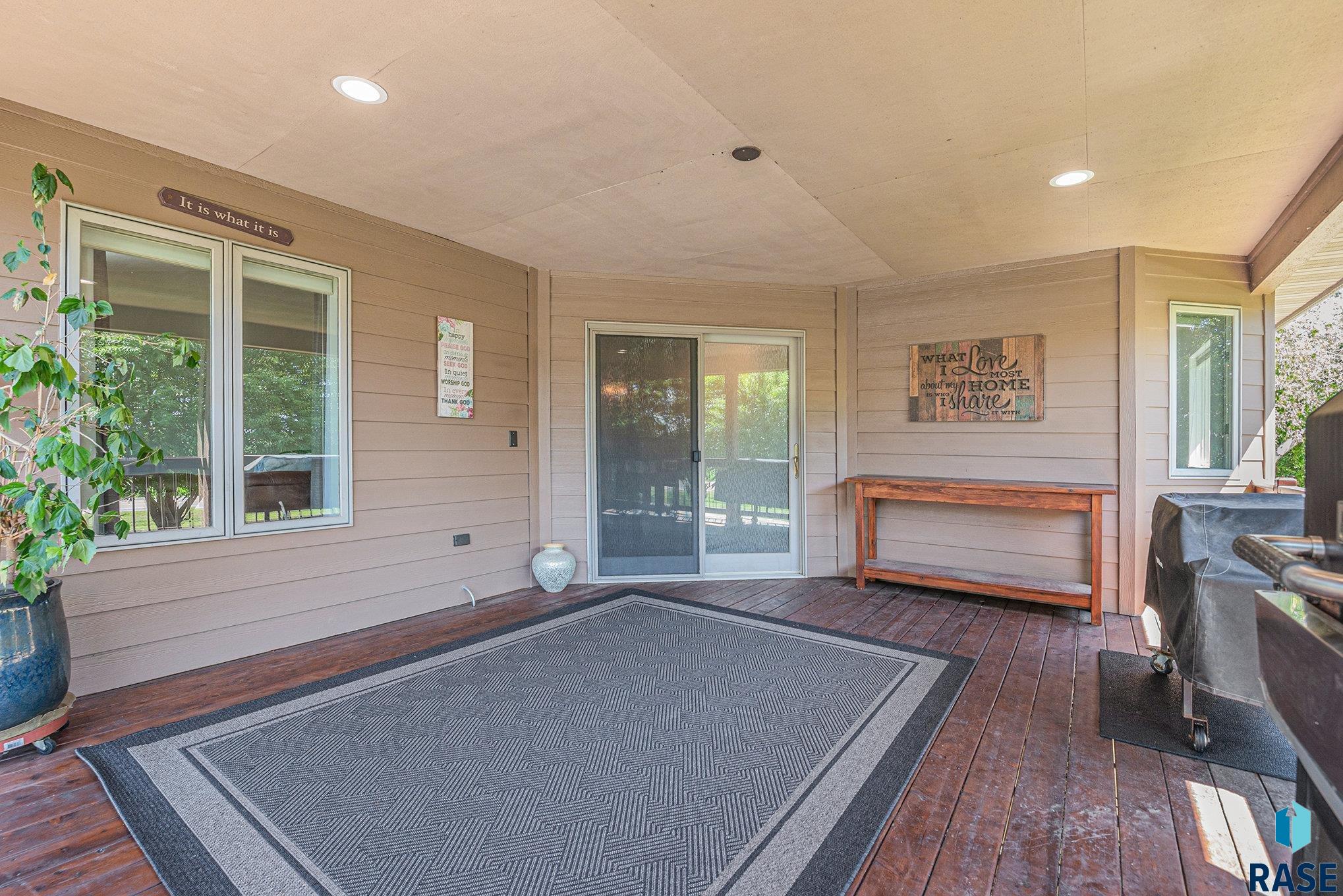 Single Family Residence in Luverne MN 721 Britz Dr Drive 5.jpg