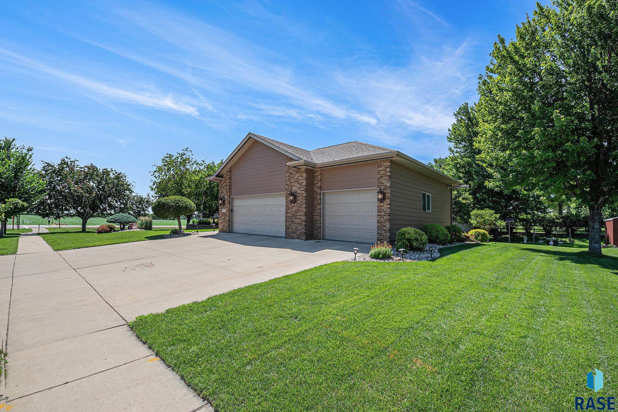 Single Family Residence in Luverne MN 721 Britz Dr Drive 2.jpg