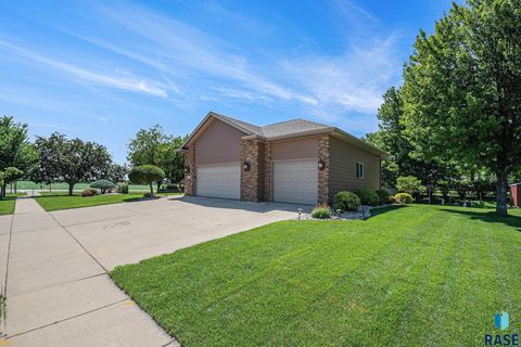 Single Family Residence in Luverne MN 721 Britz Dr Drive 2.jpg