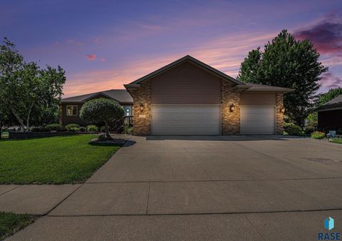 Single Family Residence in Luverne MN 721 Britz Dr Drive.jpg