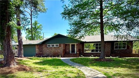 Single Family Residence in Mobile AL 300 E Indian Creek Drive.jpg