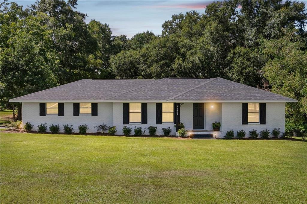 21950 Highway 90, Robertsdale, AL 36567