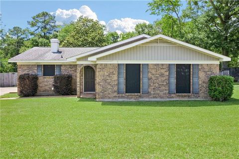 Single Family Residence in Mobile AL 5016 Somerset Drive.jpg