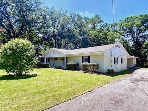 Single Family Residence in Mobile AL 1313 Innsbruck Drive.jpg