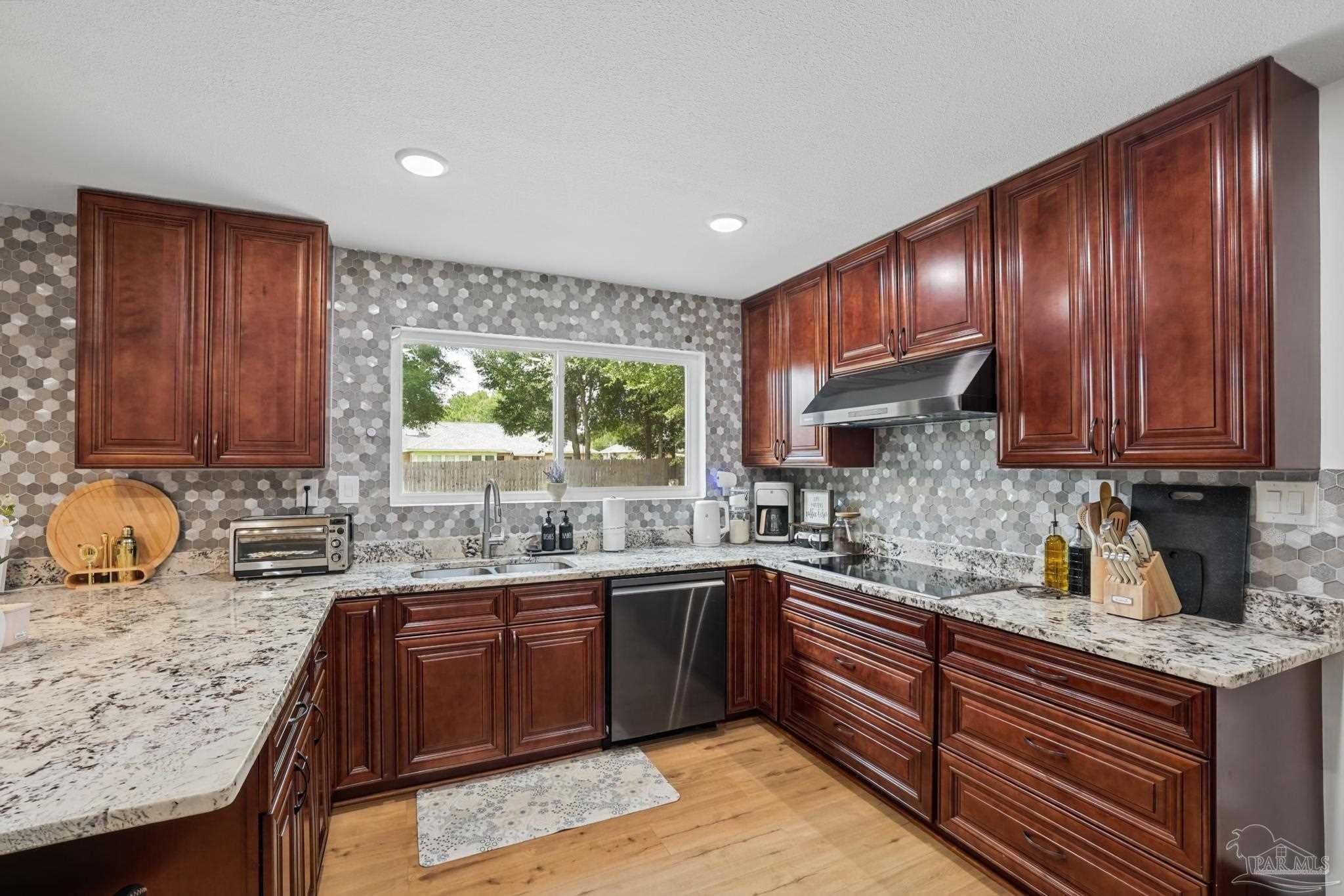 121 Lovett Pl, Pensacola, FL 32506 photo
