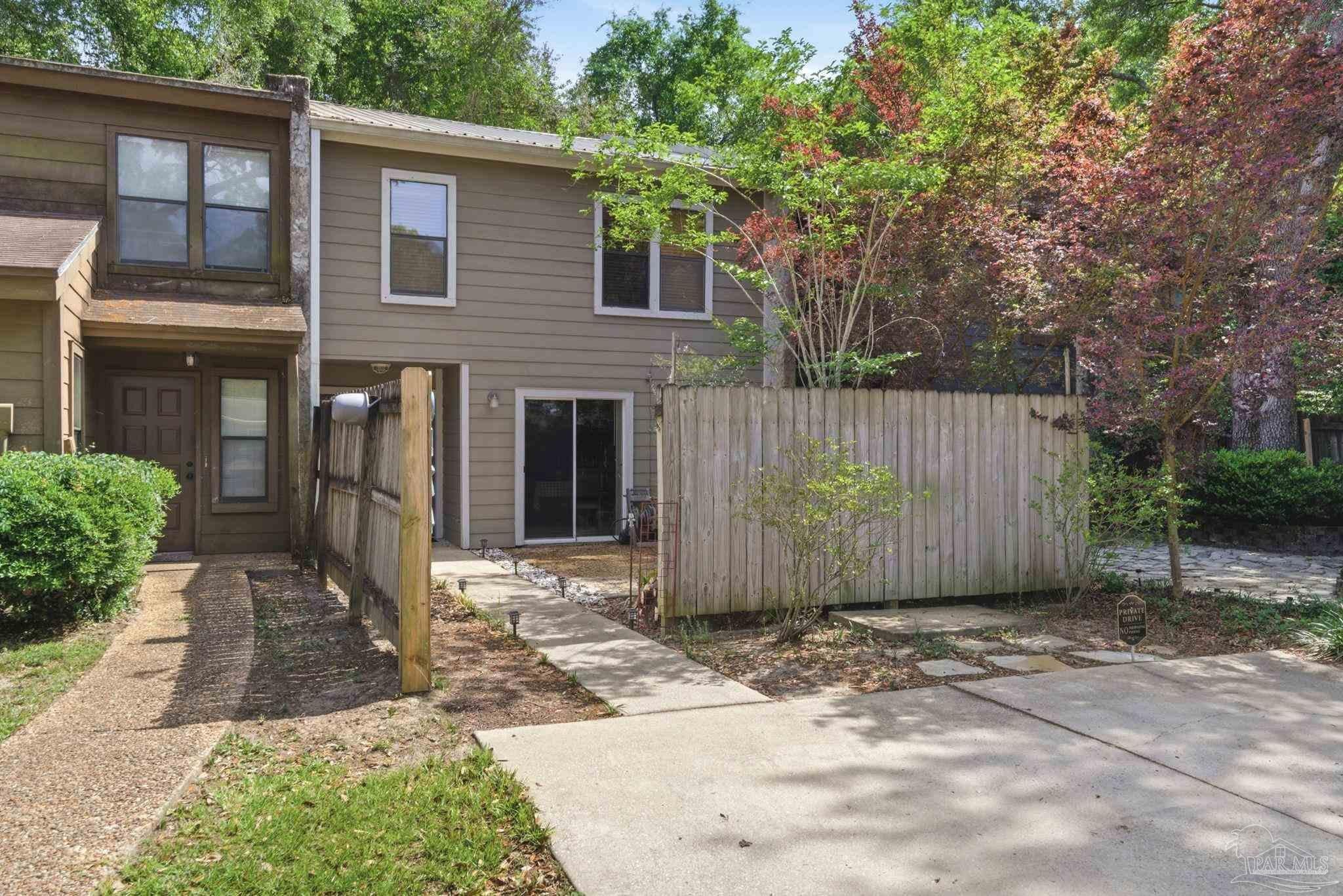 6124 The Oaks Ln, Pensacola, FL 32504
