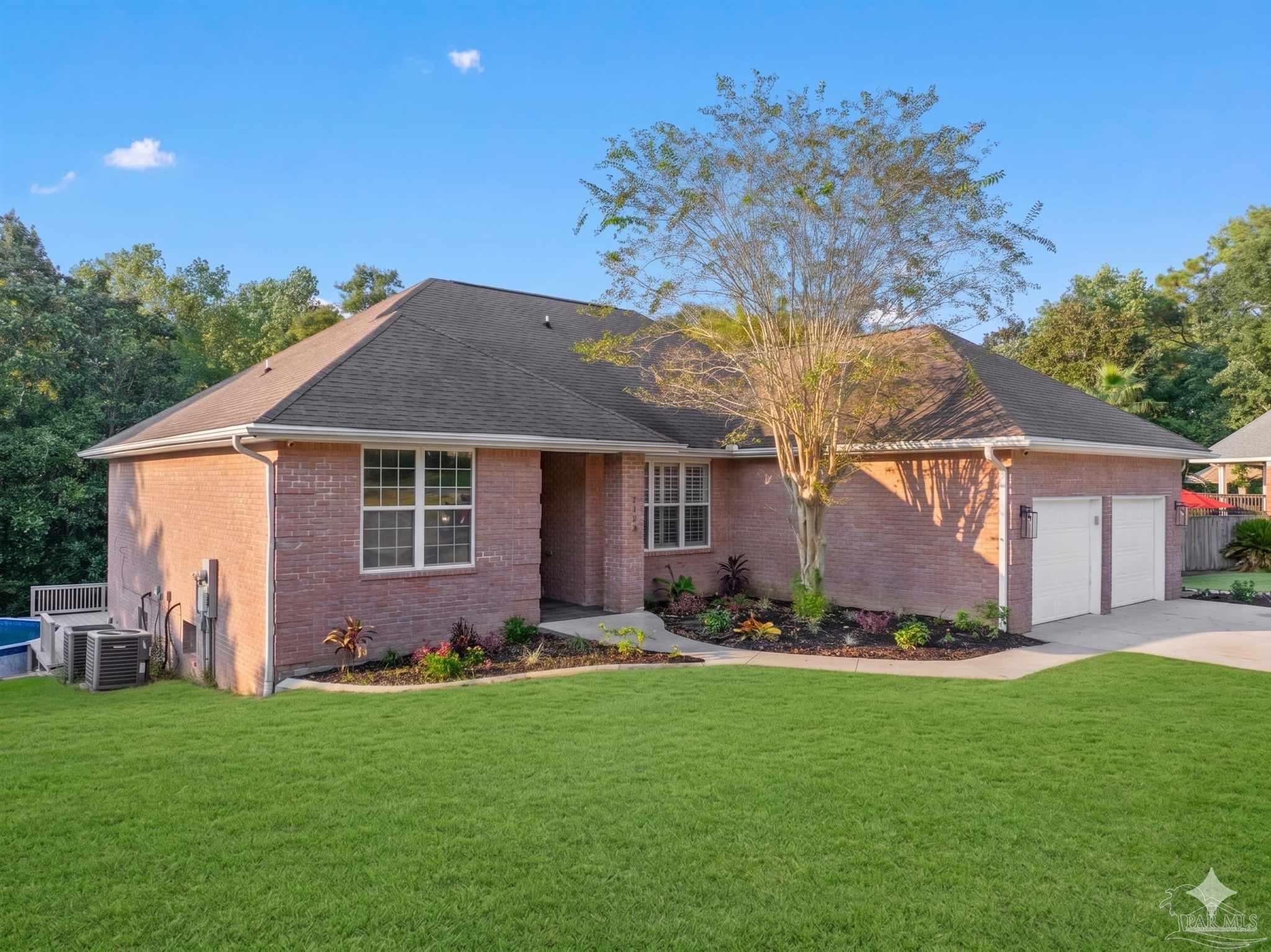 800 Shadow Ridge Dr, Pensacola, FL 32514
