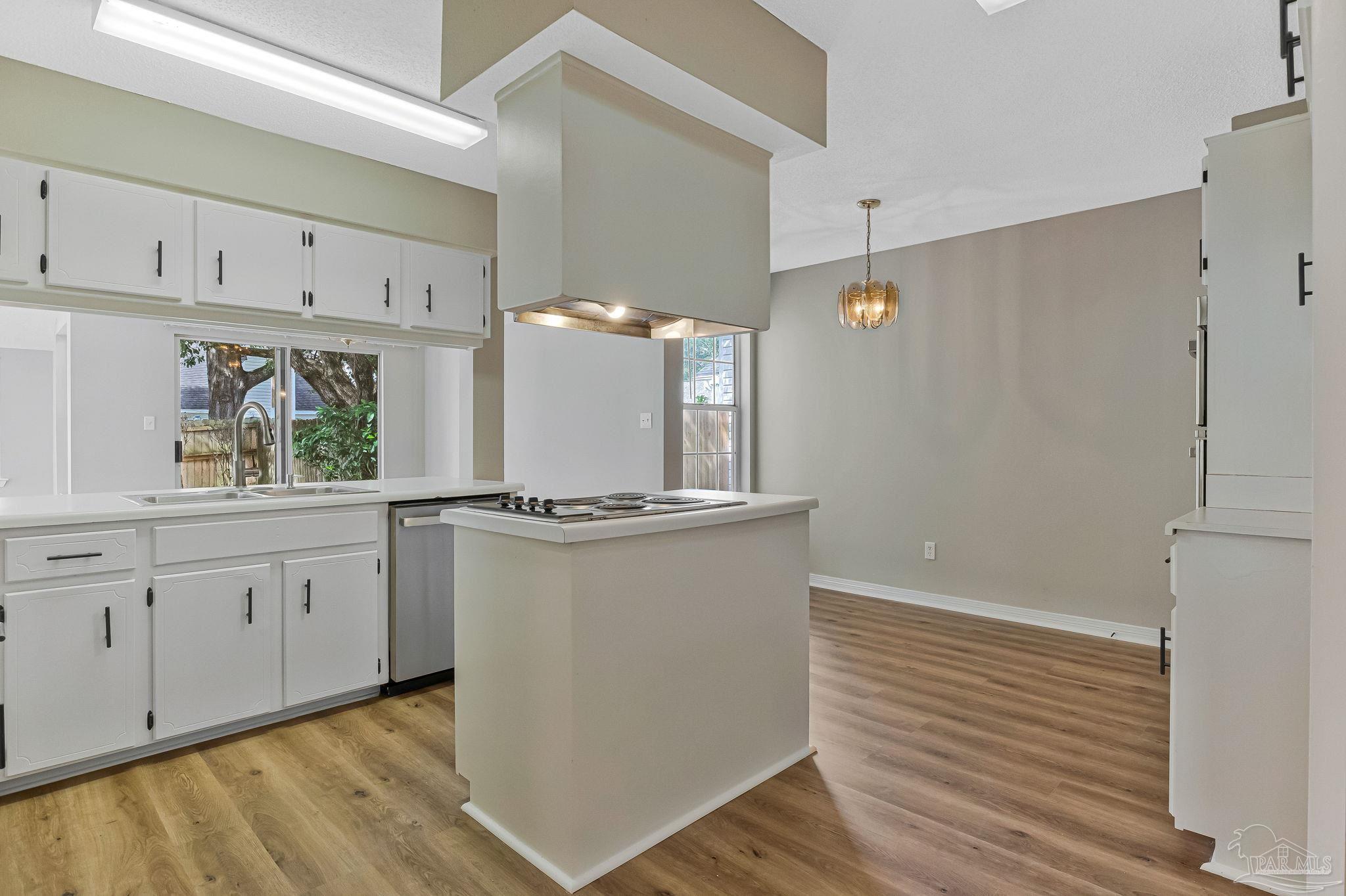 3511 Silvertree Ln, Pensacola, FL 32504 photo