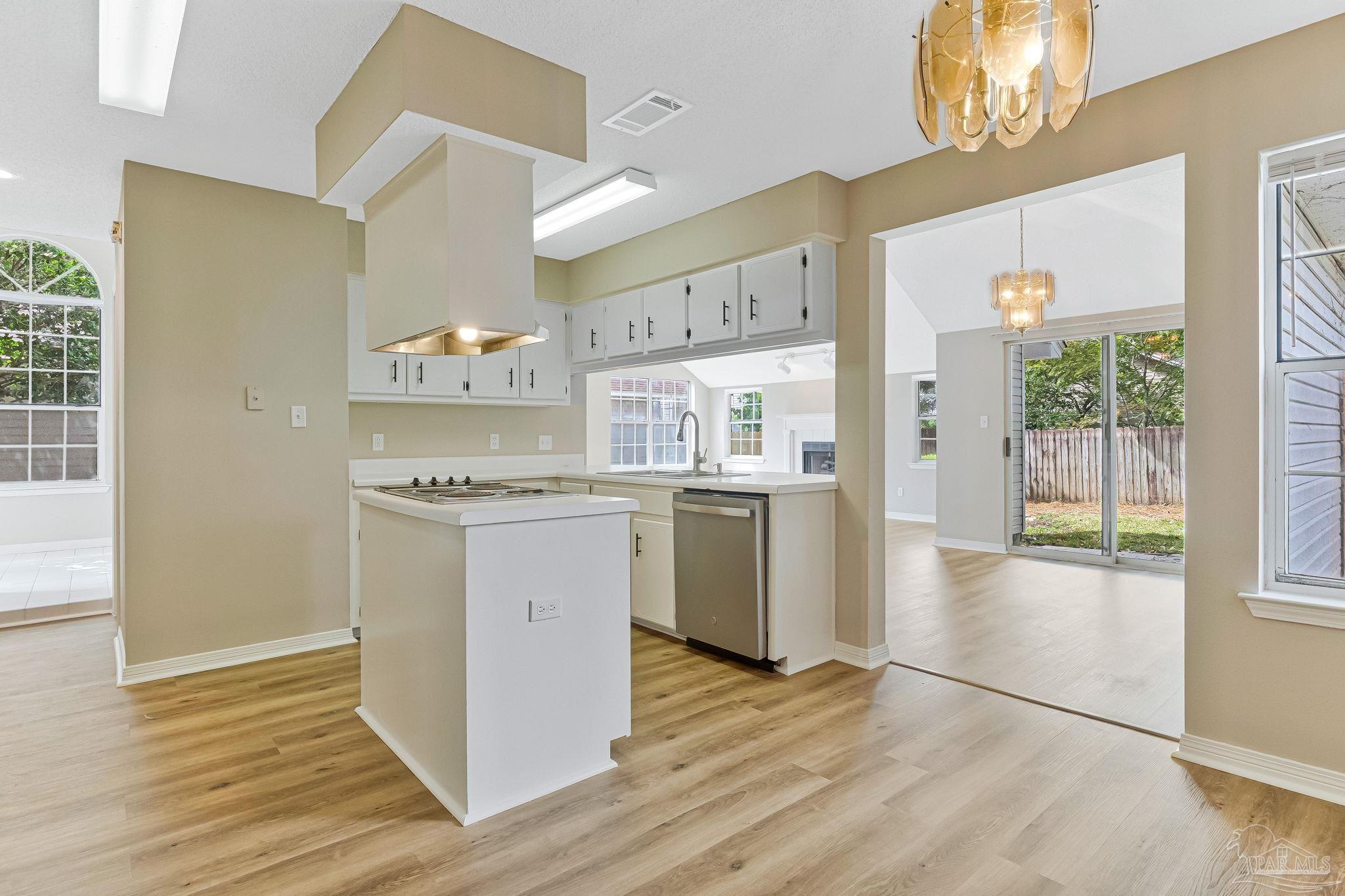 3511 Silvertree Ln, Pensacola, FL 32504 photo