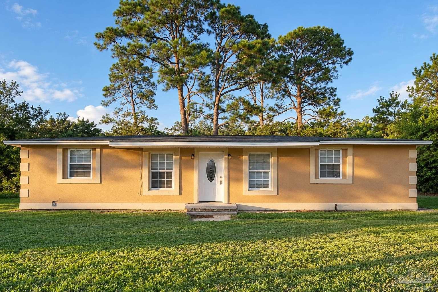 3200 Bayou Dr, Pensacola, FL 32505
