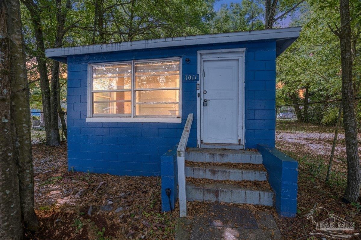 1011 Hatton St, Pensacola, FL 32526