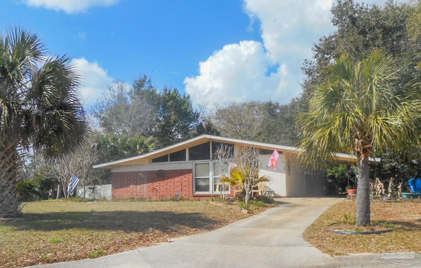 3495 Seabreeze Dr, Pensacola, FL 32503
