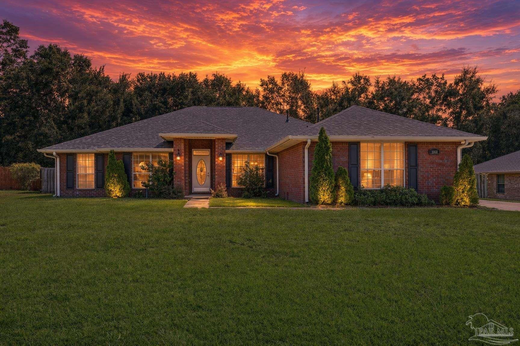 1668 Hollow Point Dr, Cantonment, FL 32533