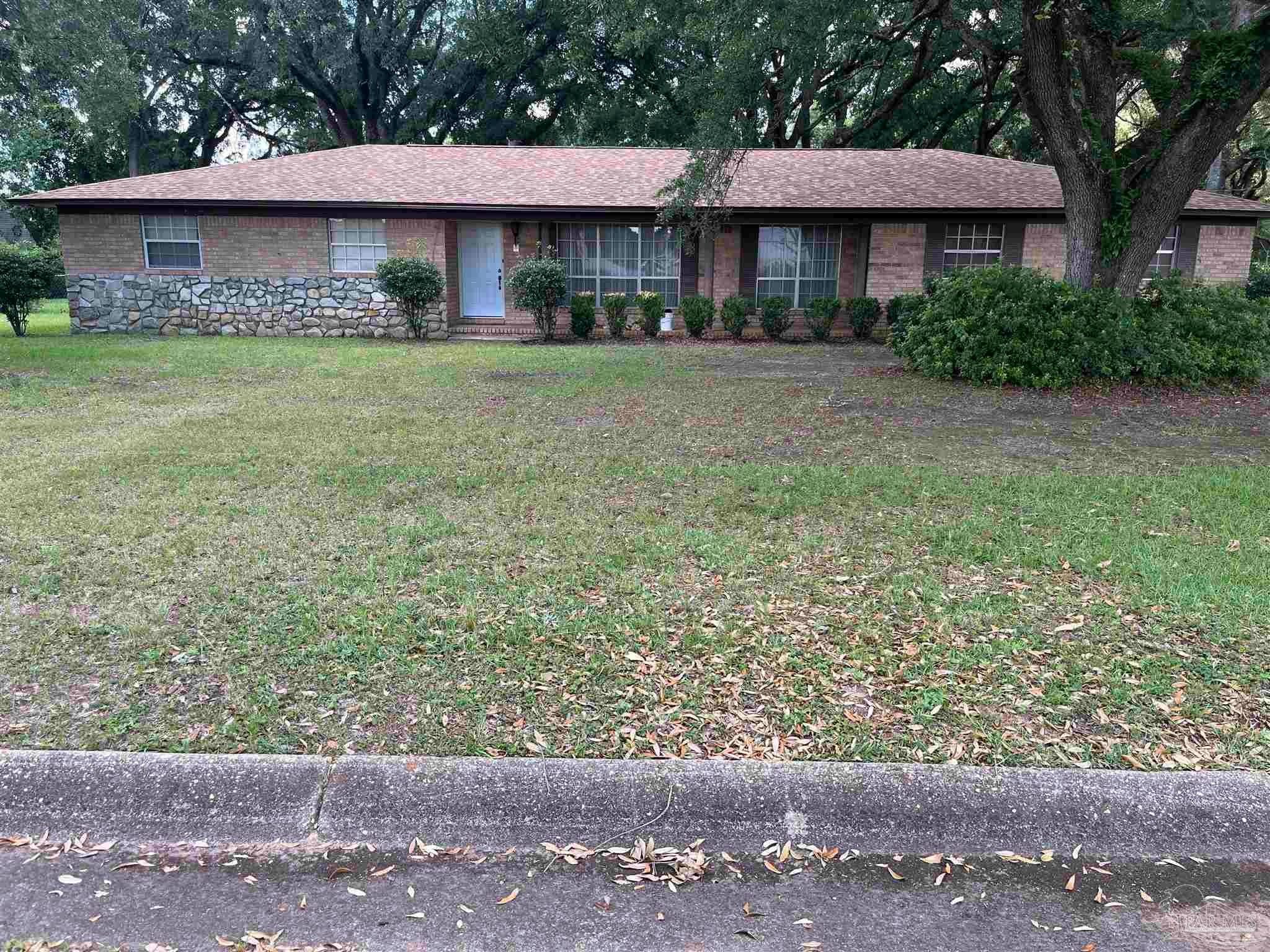 5992 Moss Ln, Pensacola, FL 32505