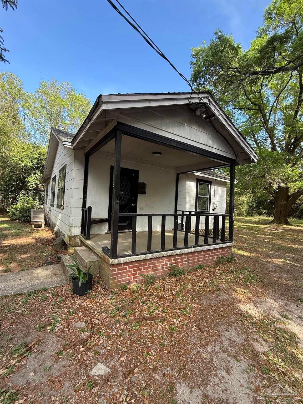 21 Hancock Ln, Pensacola, FL 32503