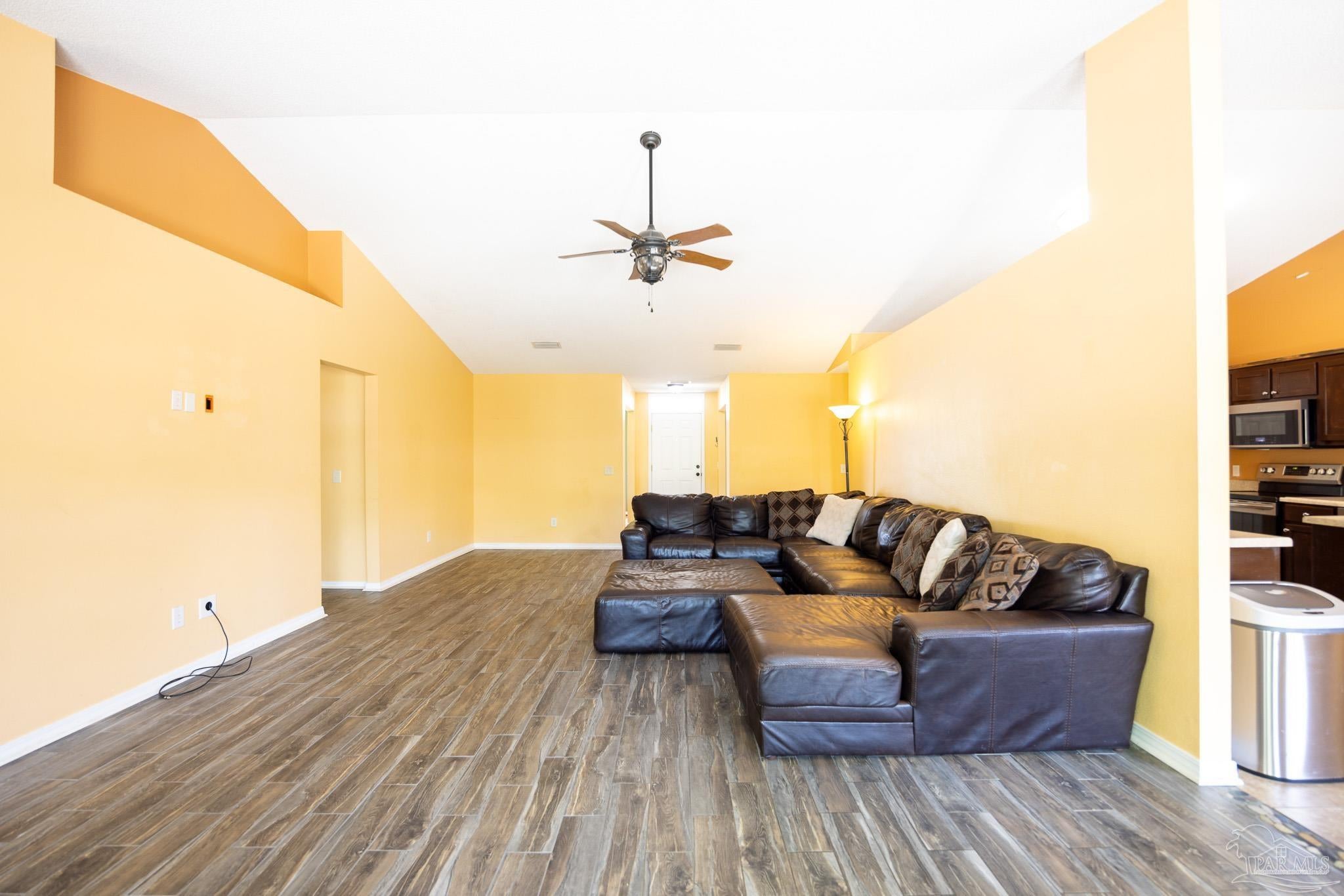 1566 Twin Pines Cir, Cantonment, FL 32533 photo