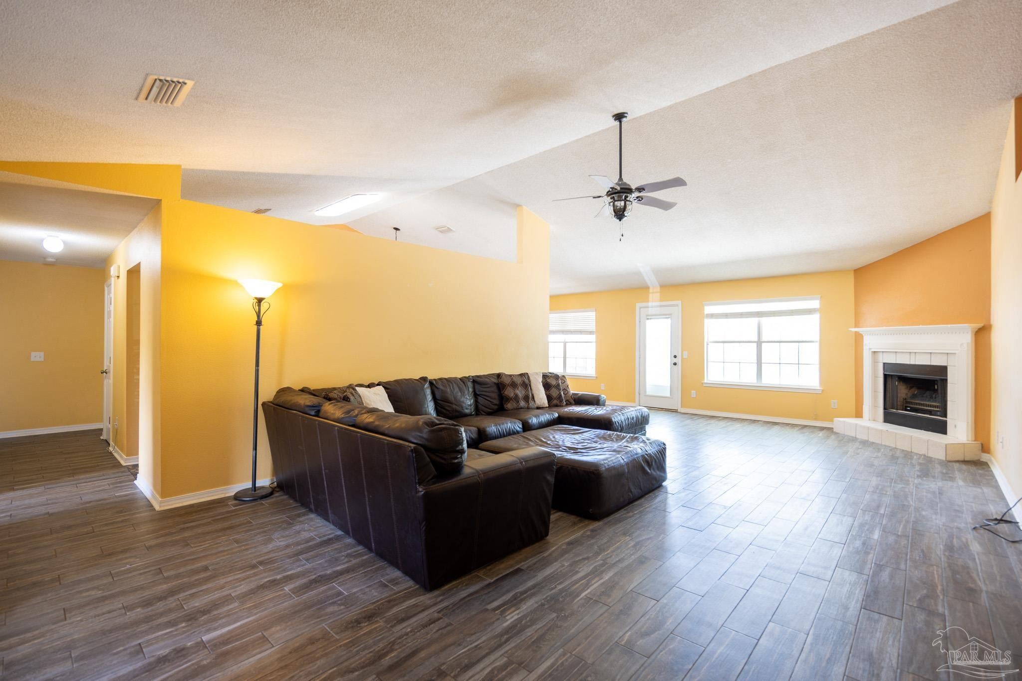 1566 Twin Pines Cir, Cantonment, FL 32533 photo