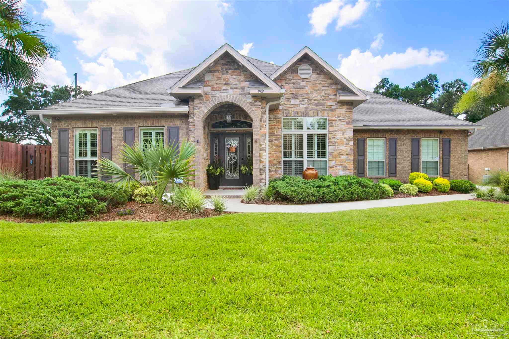 989 Legacy Oaks Dr, Pensacola, FL 32514