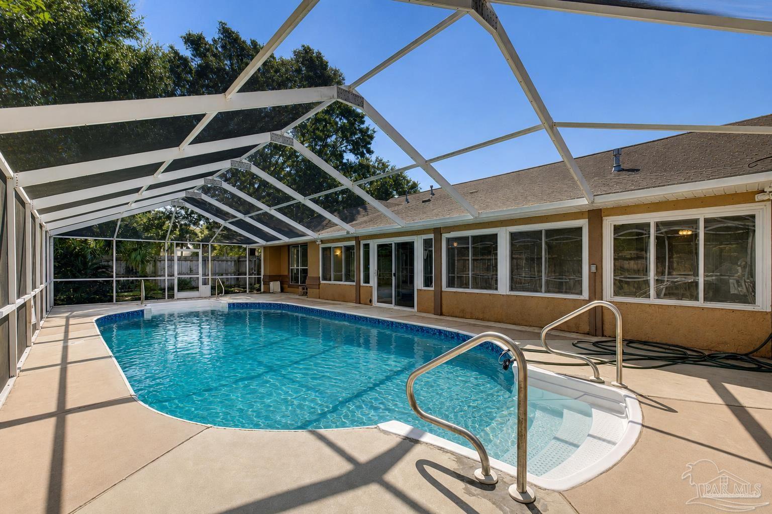 2300 Caddy Shack Ln, Pensacola, FL 32526