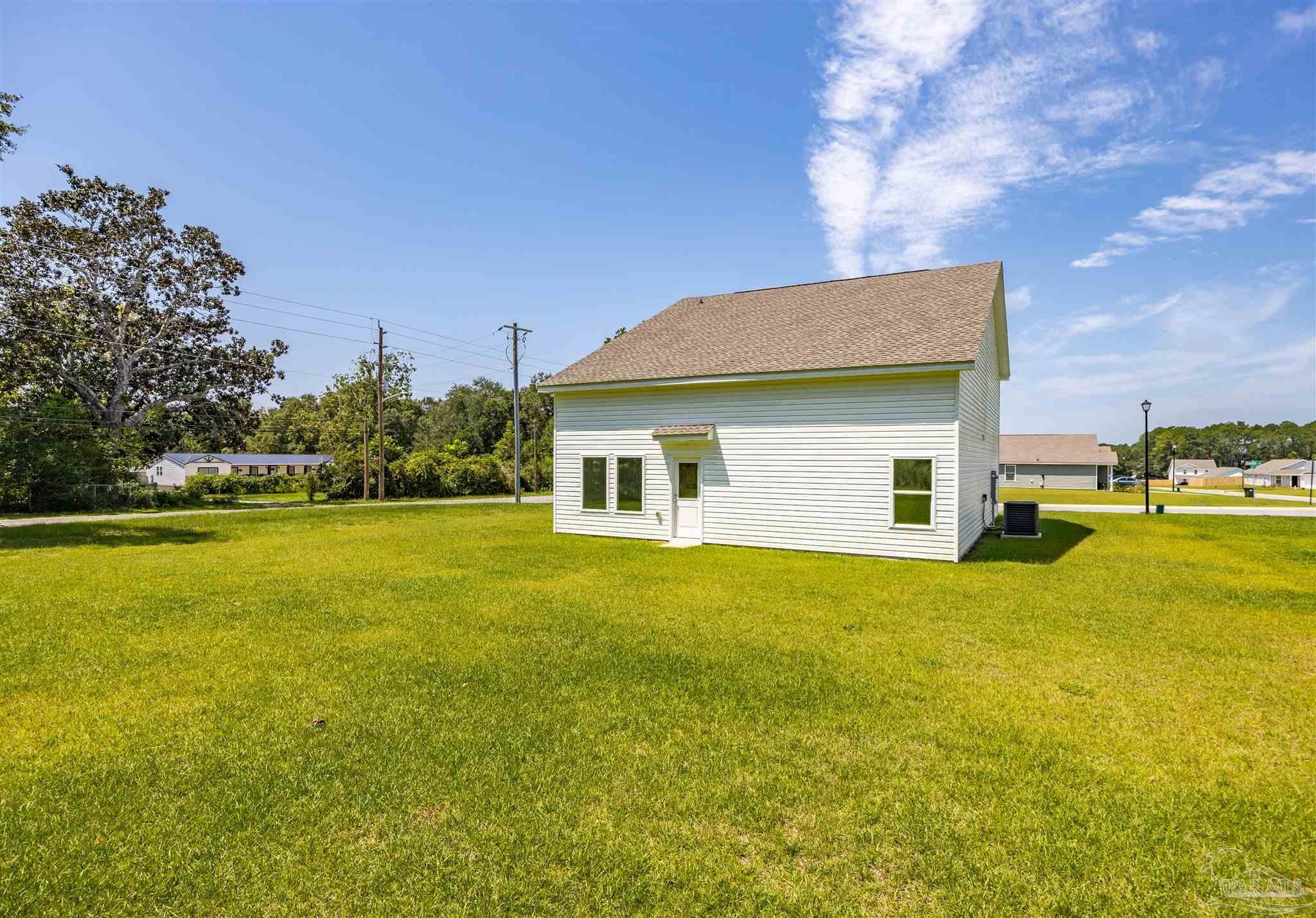 1004 Sandhills Ln, Cantonment, FL 32533 photo