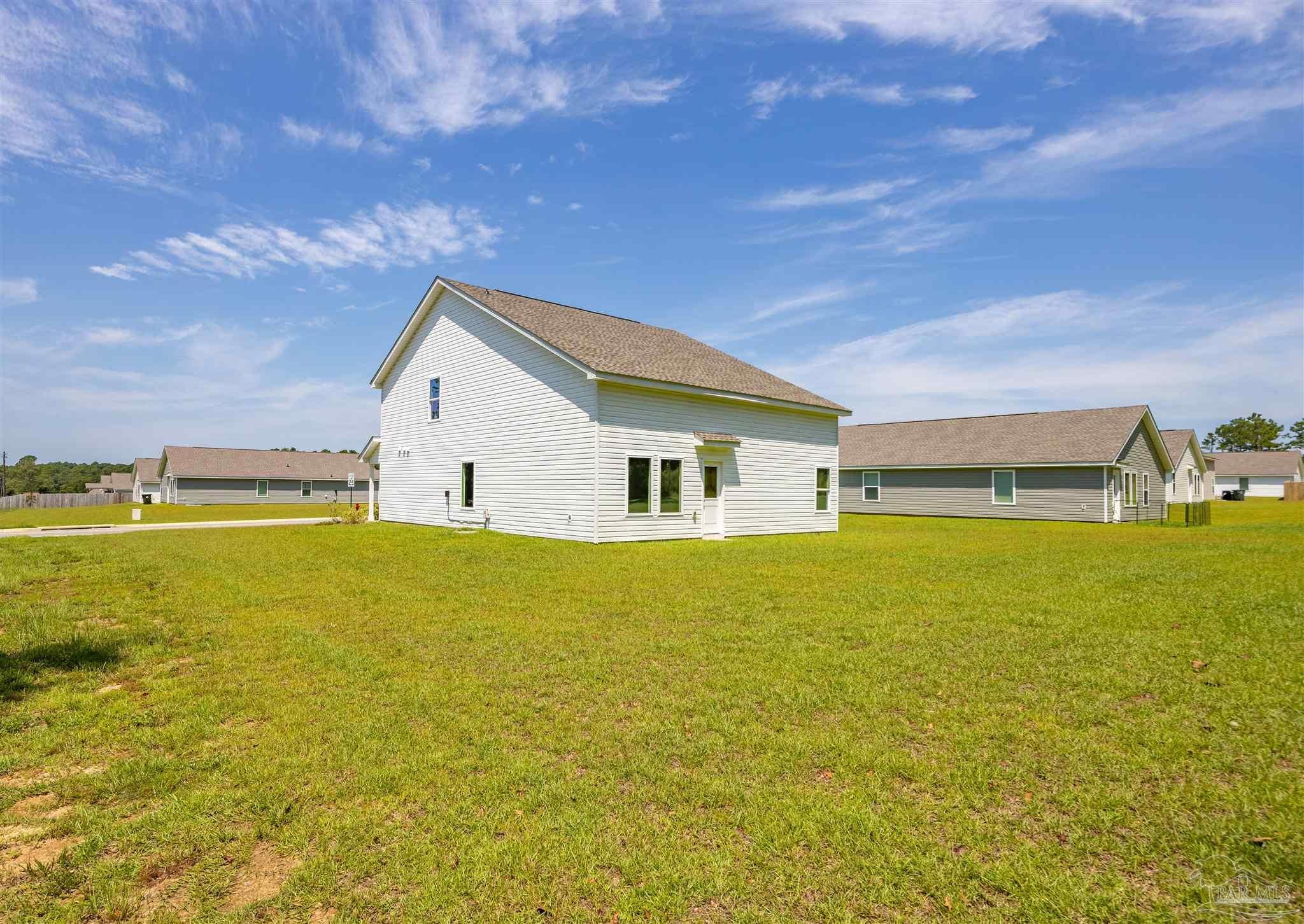 1004 Sandhills Ln, Cantonment, FL 32533 photo