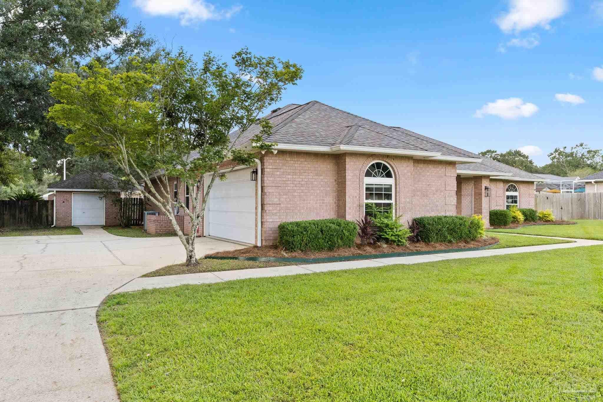1017 Bushwood Dr, Cantonment, FL 32533 photo