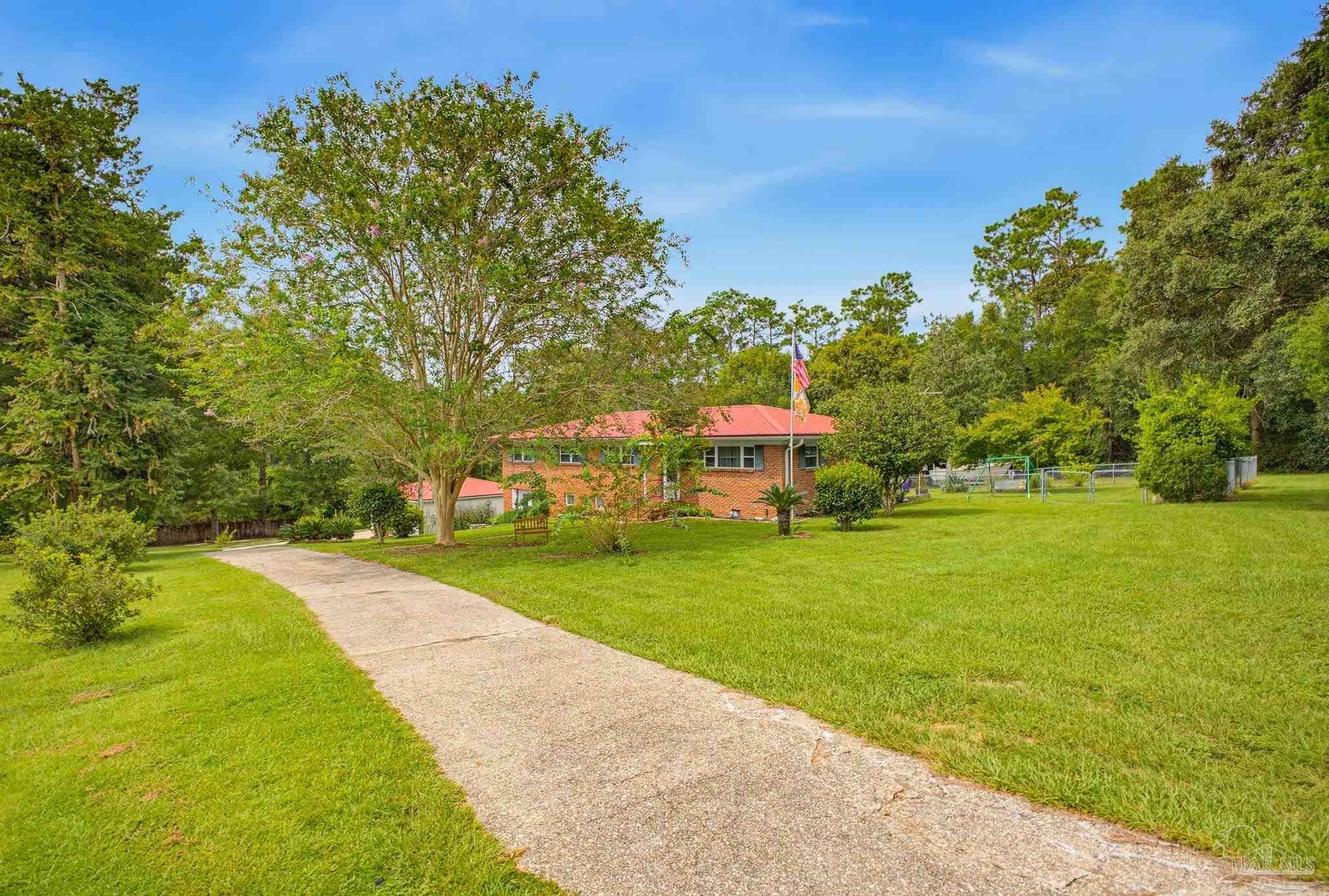 2370 Le Ruth Dr, Pensacola, FL 32514