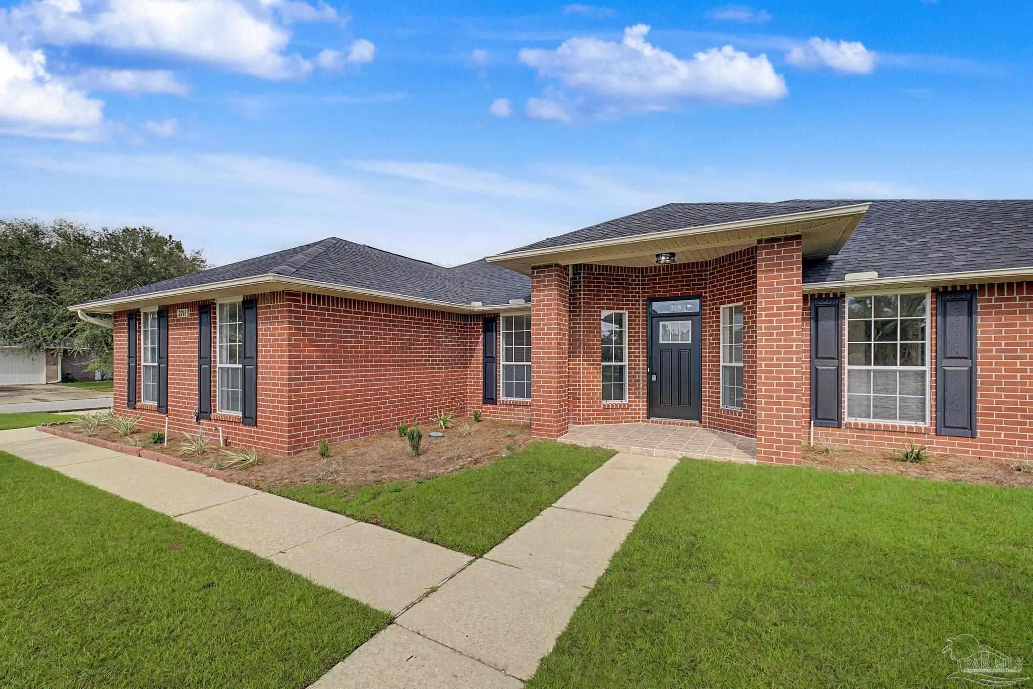 2216 Blue Lake Dr, Pensacola, FL 32506 photo