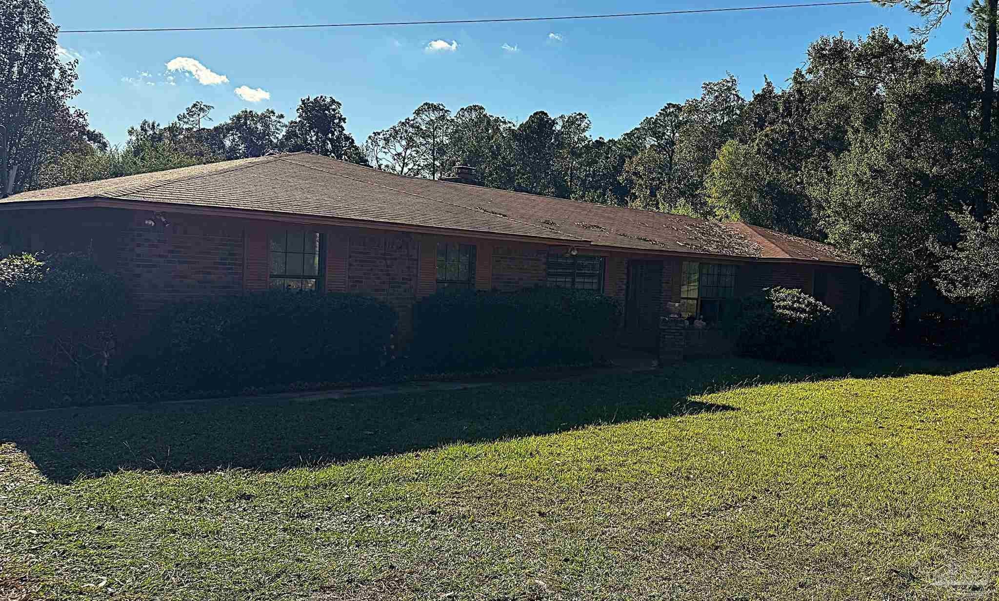 210 Man 0 War Cir, Cantonment, FL 32533