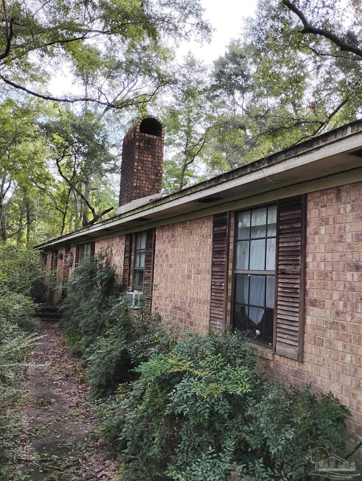 136 Navarro Rd, Cantonment, FL 32533