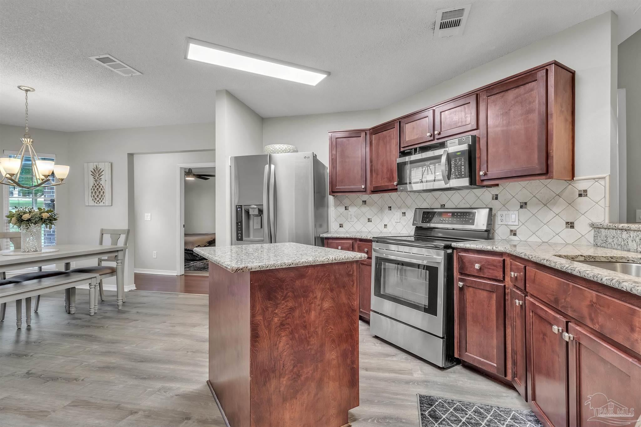 546 Shiloh Dr, Pensacola, FL 32503 photo