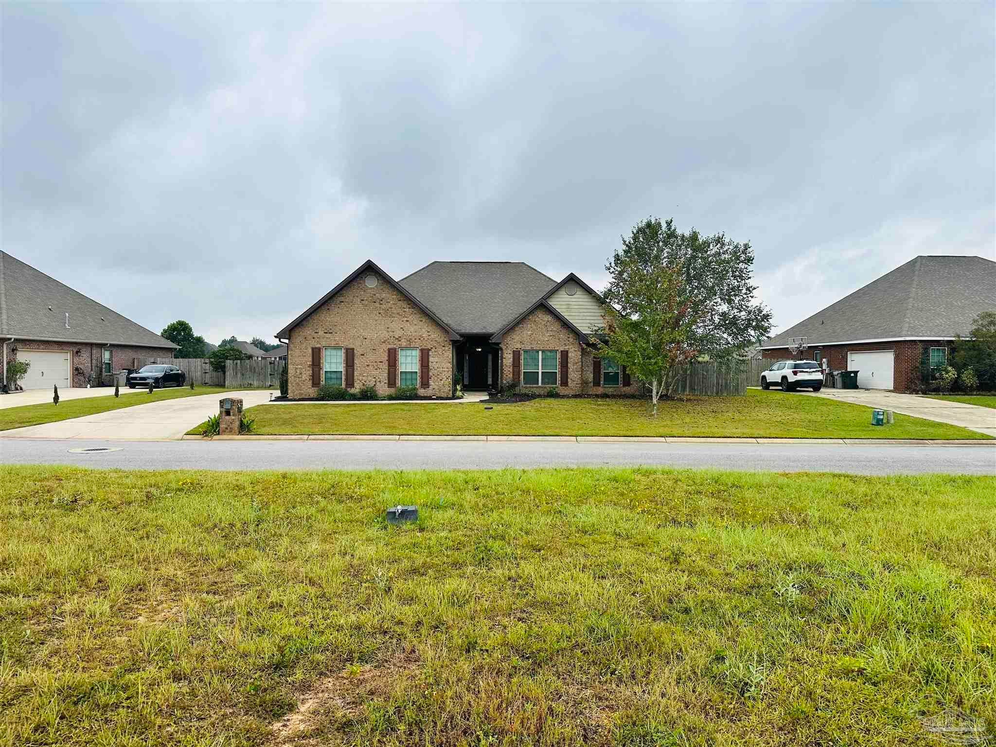 937 Aberdeen Dr, Cantonment, FL 32533