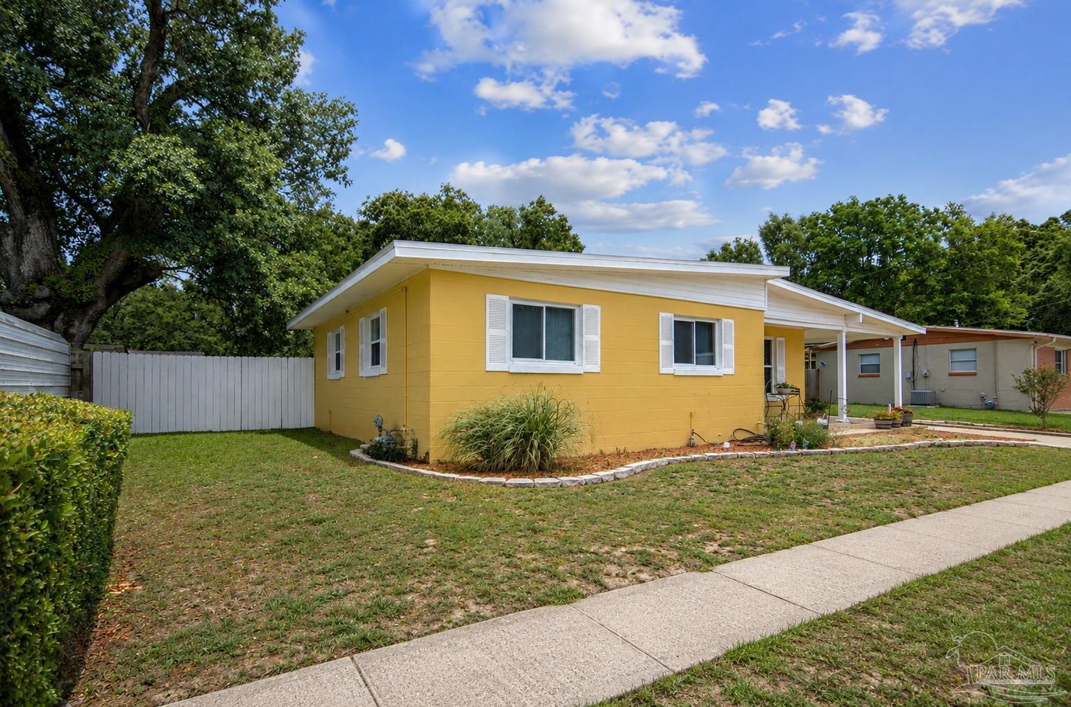 12 Huntington Dr, Pensacola, FL 32506 photo