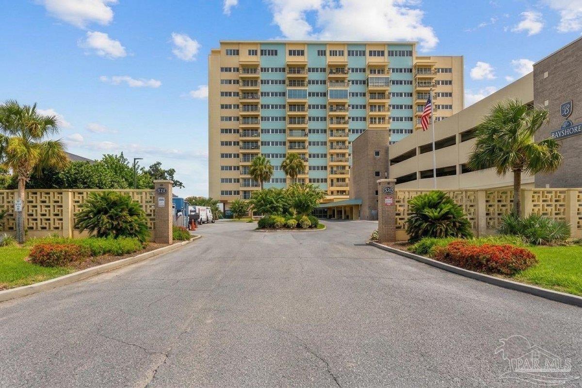 825 Bayshore Dr, Pensacola, FL 32507