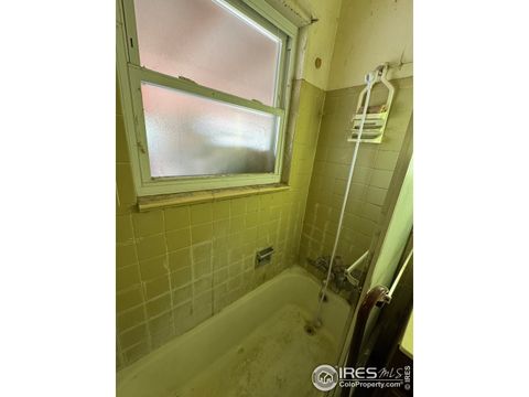 Single Family Residence in Aurora CO 970 Moline St 10.jpg