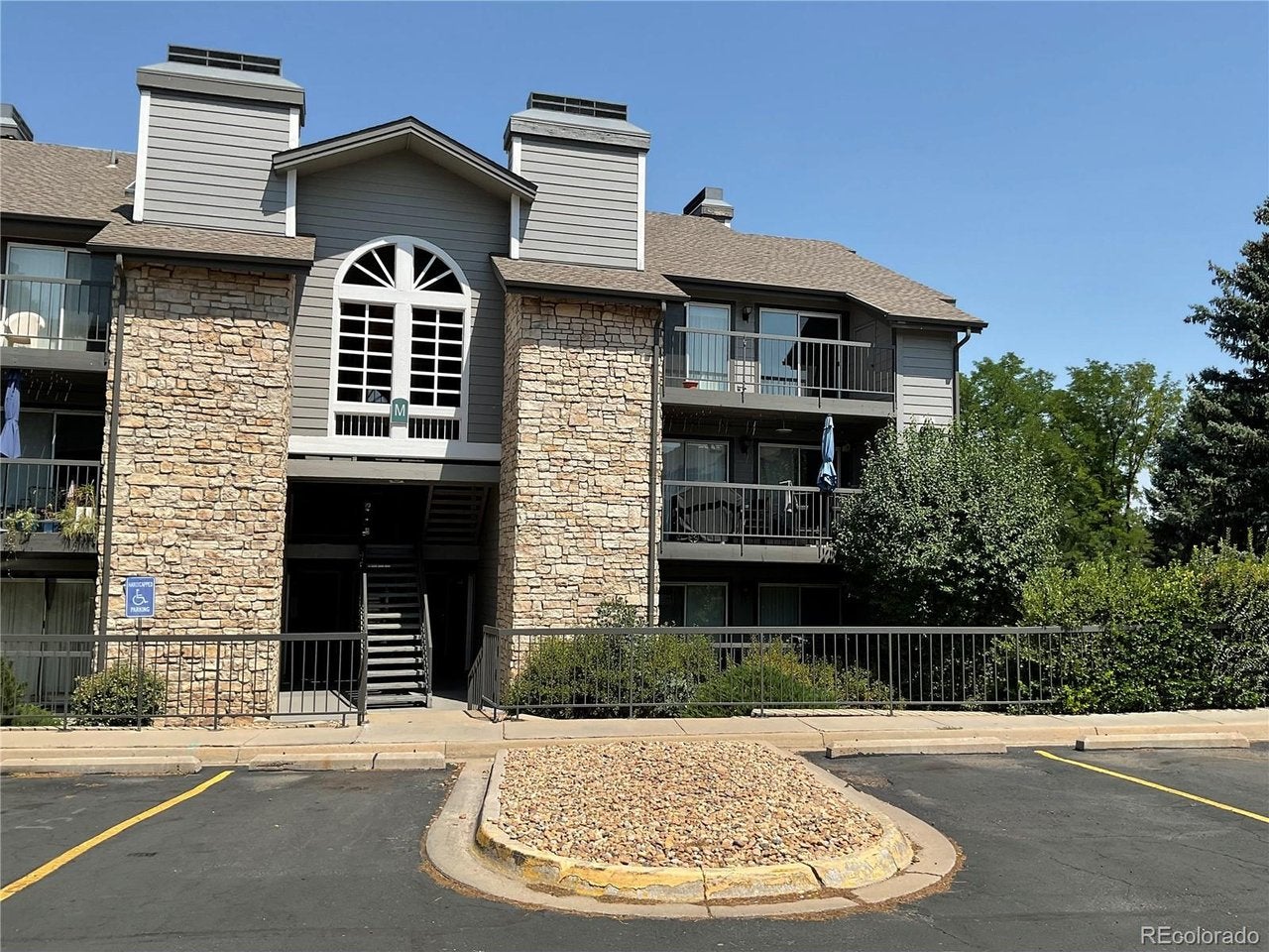 2575 Syracuse Way, Denver, CO 80231